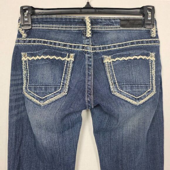 Daytrip Leo Bootcut Jeans Women’s 26R Dark Wash - Picture 4 of 9